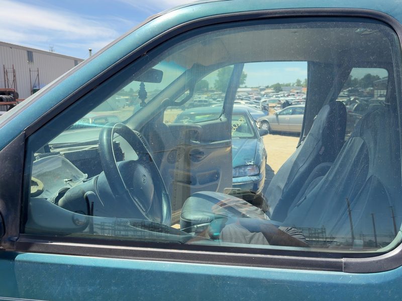 1997-2004 Ford Pickup F150 Series Front Door Glass/Window LH