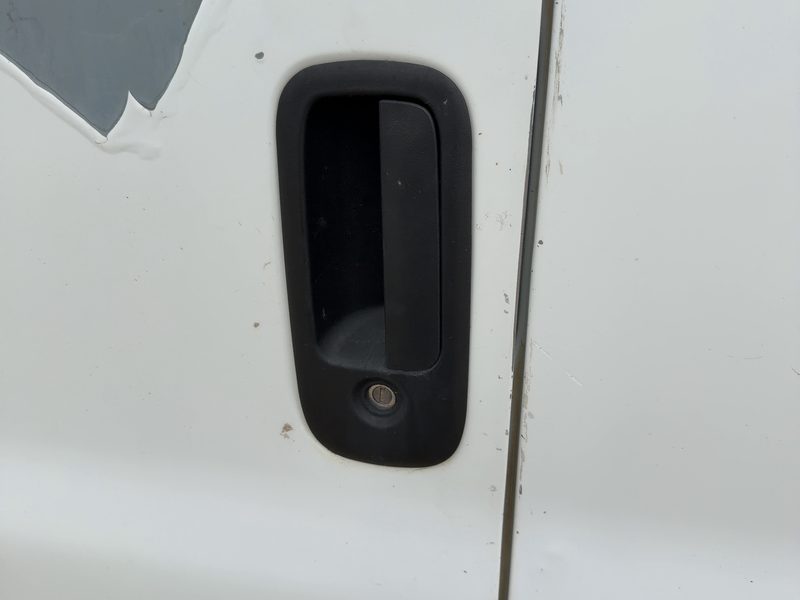 1996-2009 Chevrolet Van Express 2500 Series Outside Door Handle LH