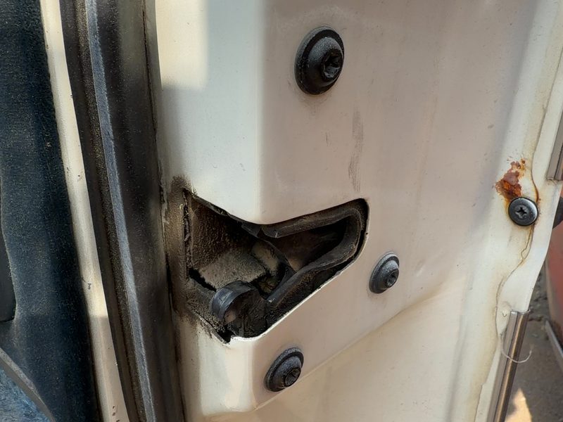 1986 Oldsmobile Ninety-eight (80 & Up) Front Door Latch RH