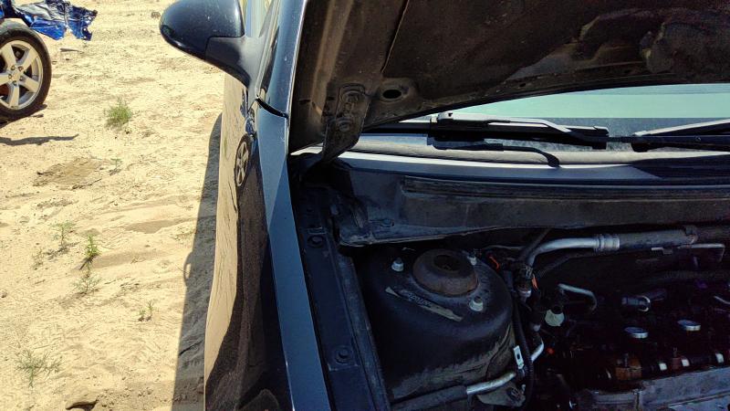 2005-2010 Pontiac G6 Hood Hinge RH