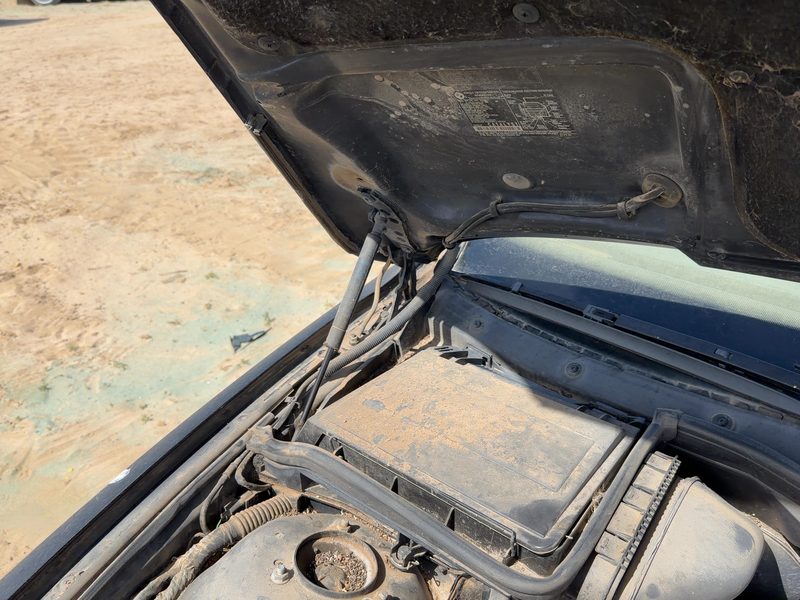 2001 BMW 530i Hood Hinge RH