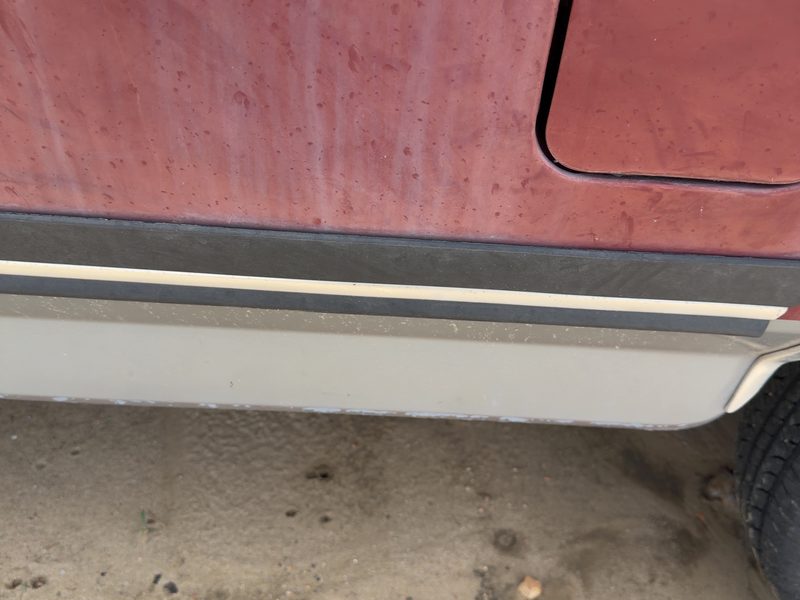 1989 Ford Pickup F150 Series Quarter Panel Moulding LH
