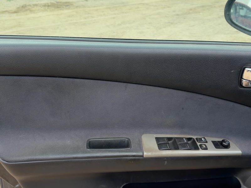 2005-2006 Nissan Altima Front Door Trim Panel LH