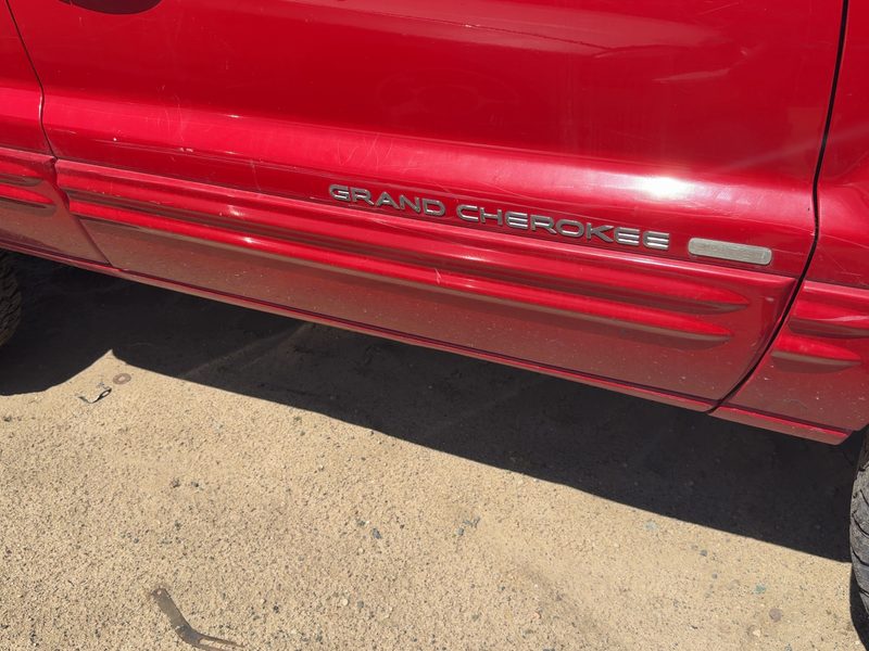 1999-2004 Jeep Grand Cherokee Front Door Moulding RH