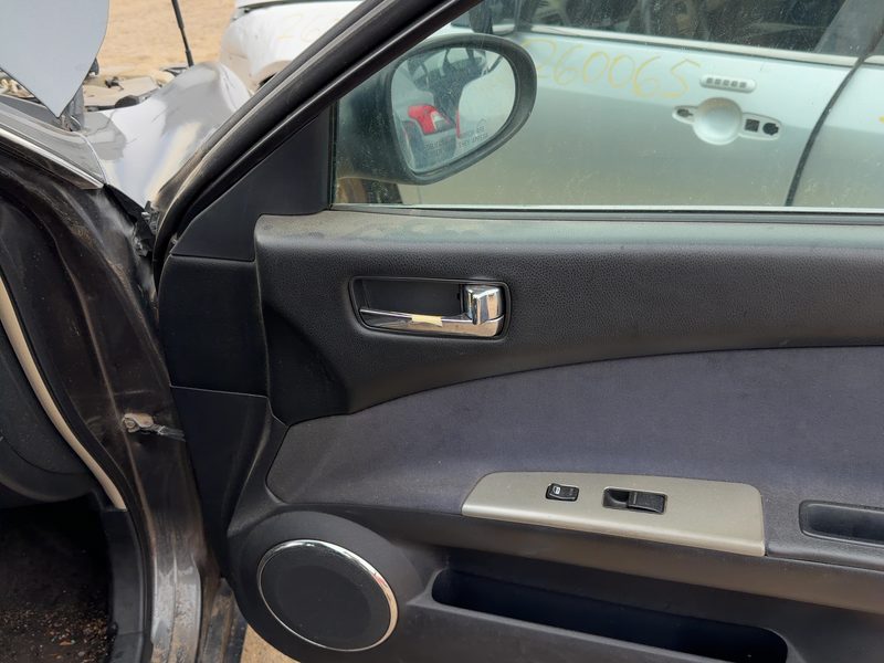 2005-2006 Nissan Altima Front Door Trim Panel RH