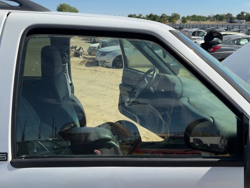 1994-2005 Blazer S10/jimmy S15 Front Door Glass/Window RH