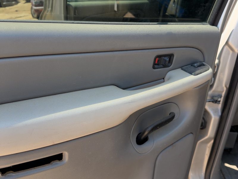 2005 Chevy/gmc Suburban 1500 Series Rear Door Trim Panel LH