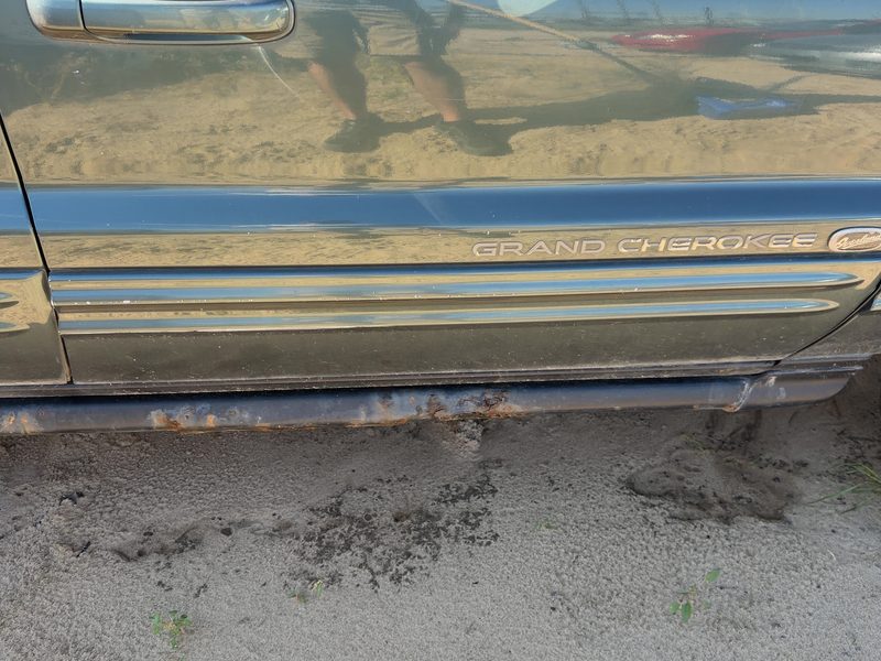 1999-2004 Jeep Grand Cherokee Front Door Moulding RH