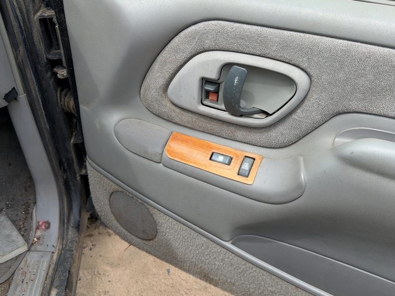 1996-2000 Chevrolet Pickup 1500 Series Front Door Trim Panel RH