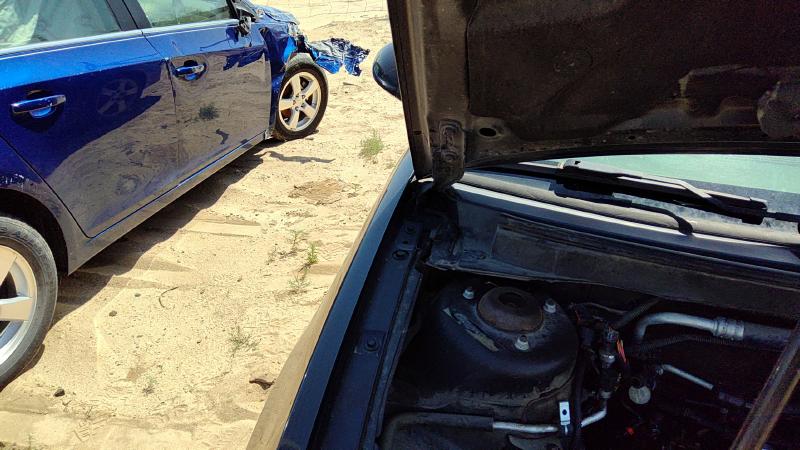 2005-2010 Pontiac G6 Hood Hinge RH