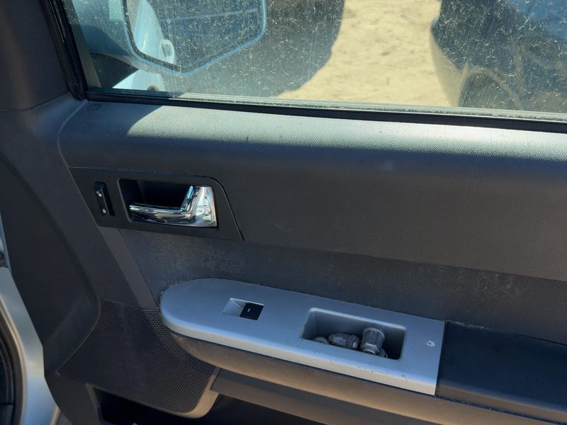 2008-2011 Mercury Mariner Front Door Trim Panel RH