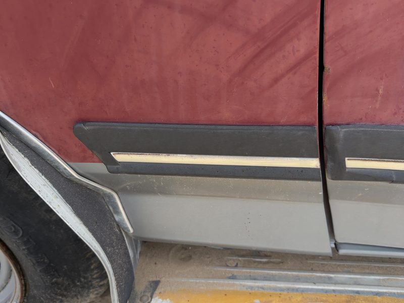 1989 Ford Pickup F150 Series Fender Moulding LH