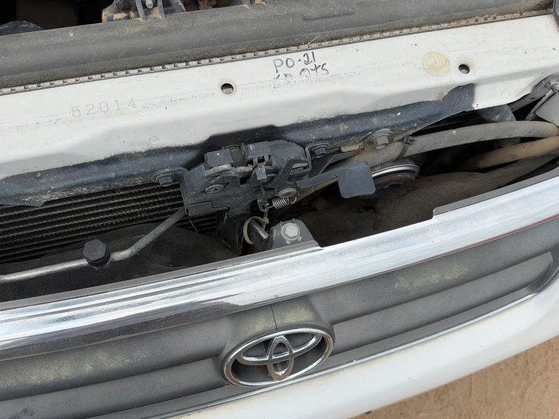 2000-2001 Toyota Camry Radiator Support