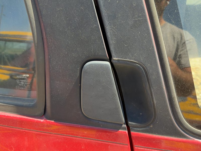 1994 Nissan Pathfinder Outside Door Handle LH