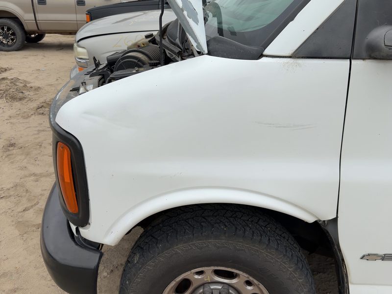 1996-2002 Chevrolet Van Express 2500 Series Fender LH