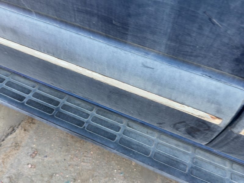 2000-2006 Chevy/gmc Suburban 1500 Series Front Door Moulding LH