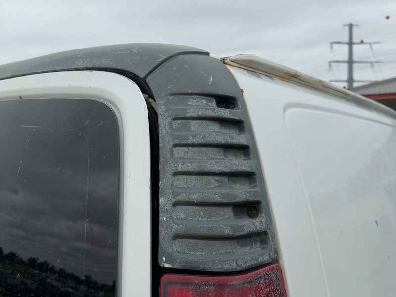 2002 Chevrolet Van Express 2500 Series Quarter Panel Moulding RH