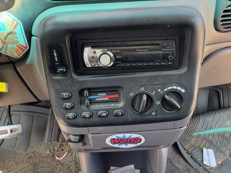 1996-2000 Chrysler Town & Country Dash Panel