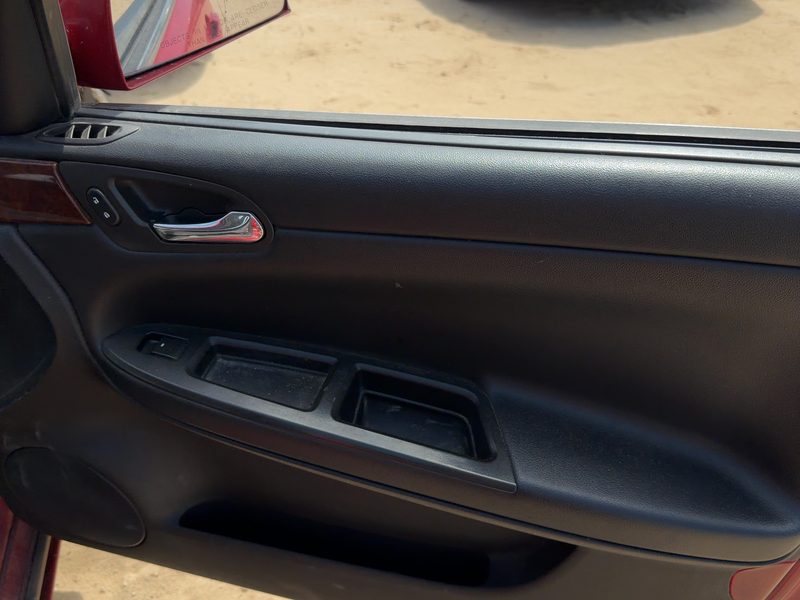2008 Chevrolet Impala (80 & Up) Front Door Trim Panel RH