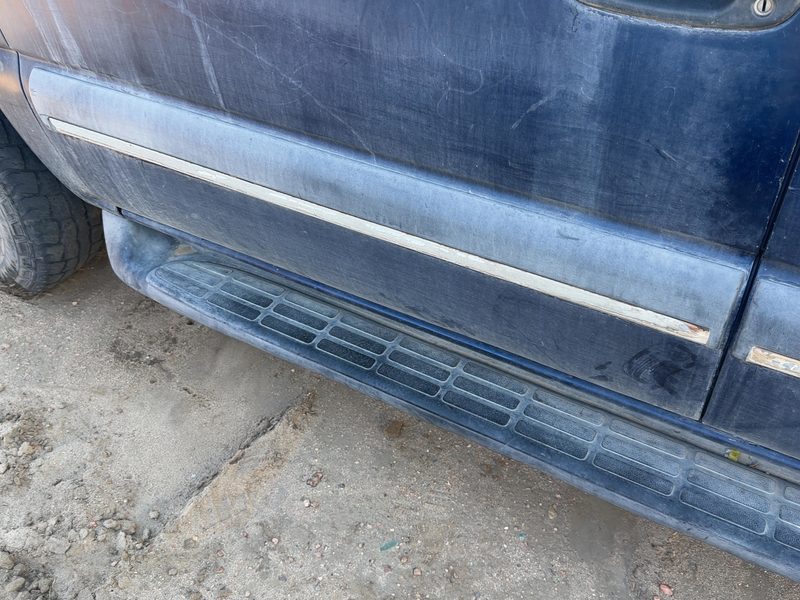 2000-2006 Chevy/gmc Suburban 1500 Series Front Door Moulding LH