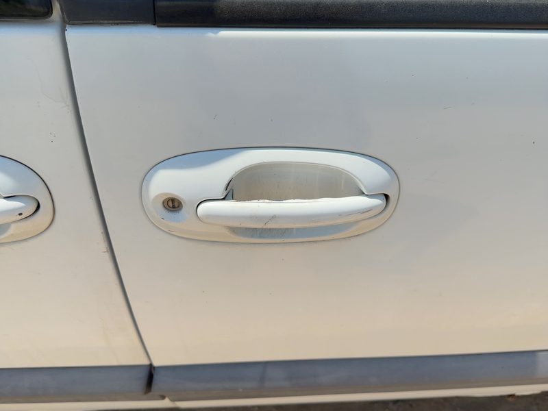 1999 Chrysler Town & Country Outside Door Handle RH