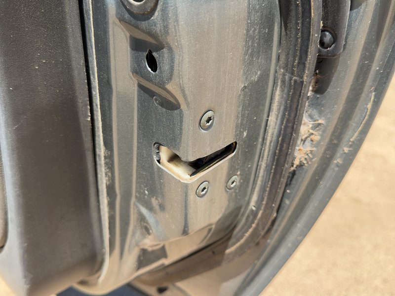 2007 Mitsubishi Eclipse Front Door Latch RH