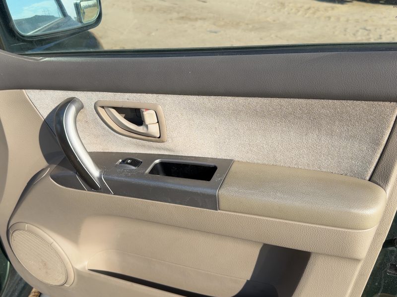 2005-2006 Kia Sorento Front Door Trim Panel RH