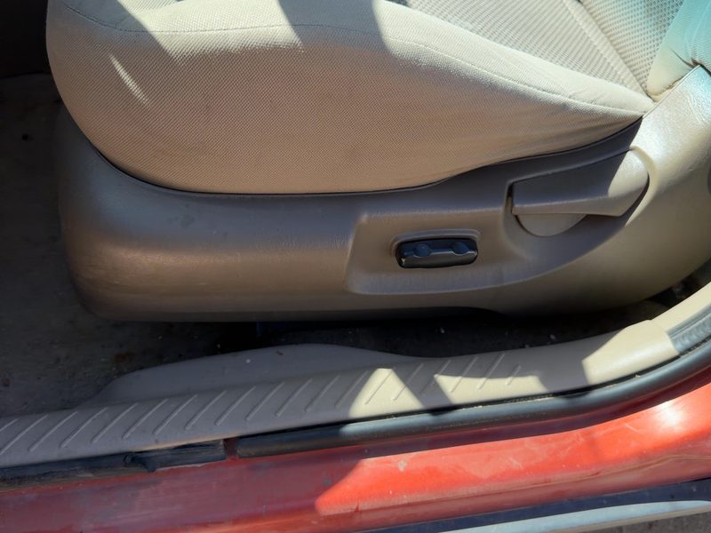 2006 Ford Escape Seat Track LH
