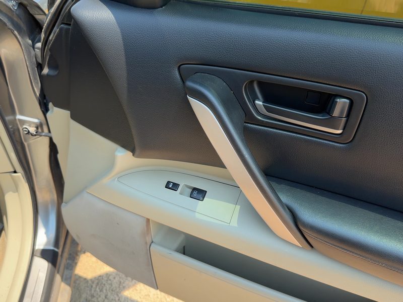 2003-2006 Infiniti FX Series Front Door Trim Panel RH