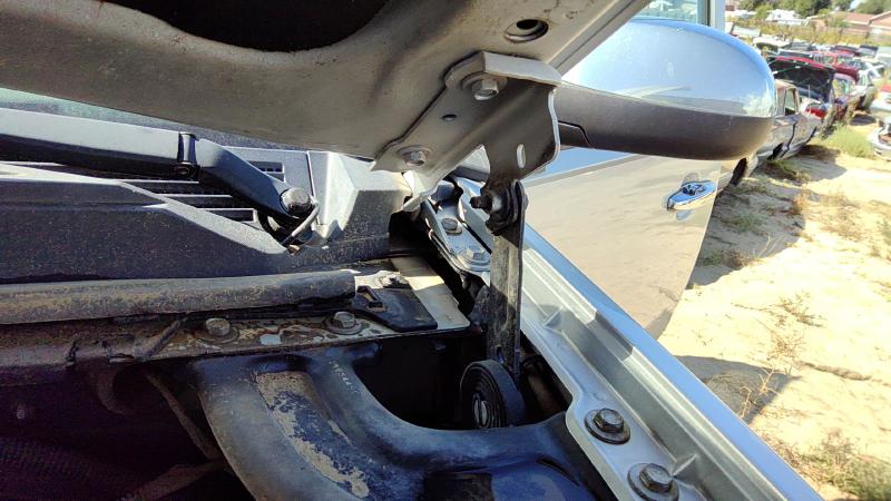 2007-2014 Chevrolet Tahoe Hood Hinge RH