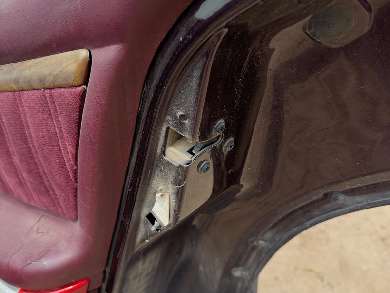 1994 Oldsmobile Eighty-eight (80 & Up) Rear Door Latch RH