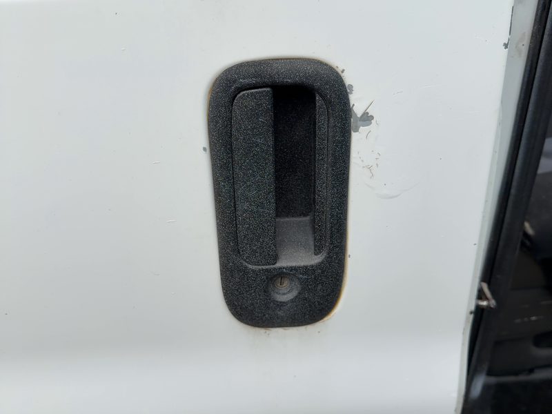 1996-2009 Chevrolet Van Express 2500 Series Outside Door Handle RH