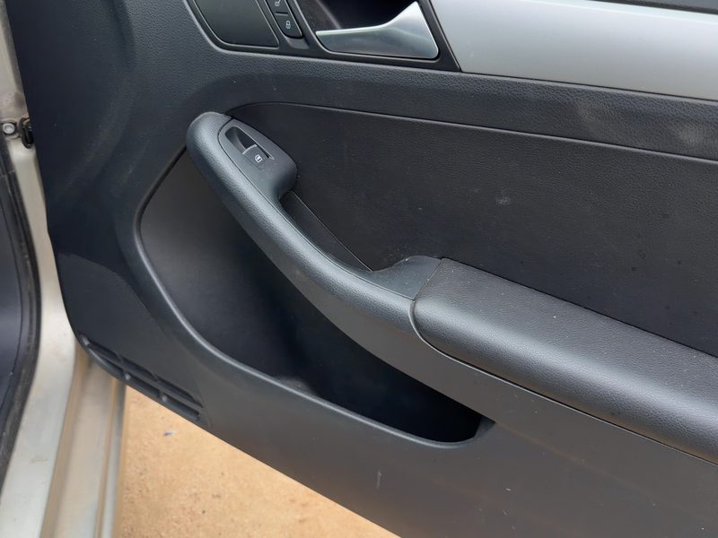 2013-2018 Jetta Except Gli Front Door Trim Panel RH