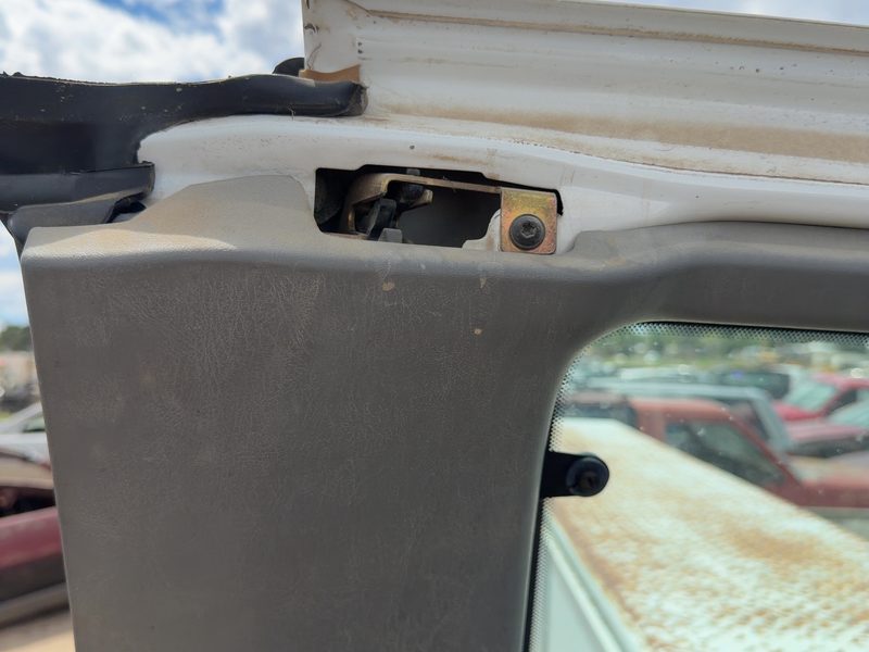 1999-2007 Ford F350 Super Duty Pickup Rear Door Latch RH