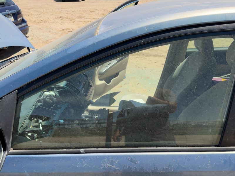 2004-2009 Toyota Prius Front Door Glass/Window LH