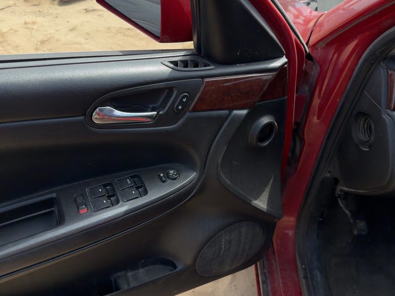 2008 Chevrolet Impala (80 & Up) Front Door Trim Panel LH