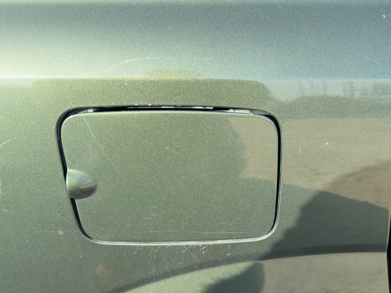 2003-2009 Kia Sorento Fuel Tank Door