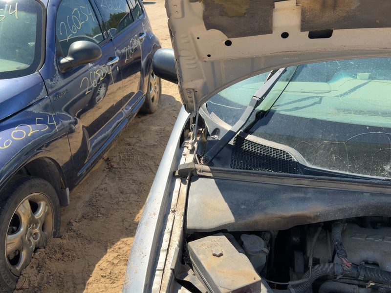 2000 Chevrolet Venture Hood Hinge LH