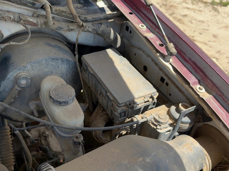 2000-2003 Ford Pickup F150 Series Engine Fuse Box