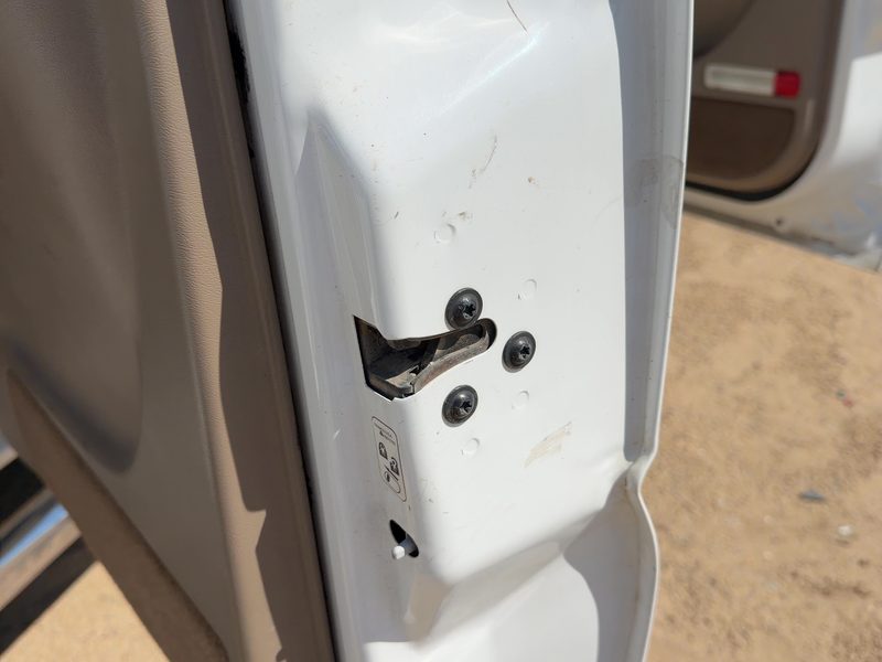 2000-2007 Chevrolet 2500 Silverado Pickup Rear Door Latch RH