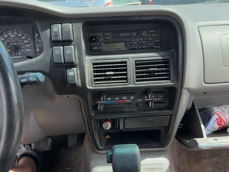 1995-1997 Isuzu Rodeo Dash Panel