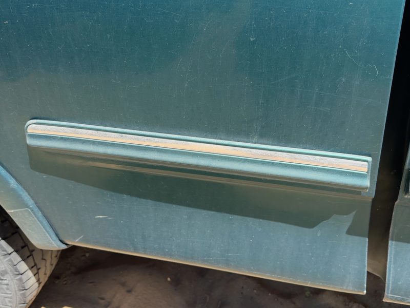 1998 Ford Pickup F150 Series Quarter Panel Moulding RH