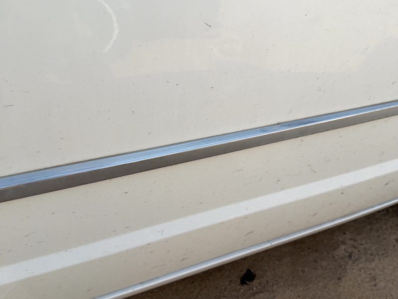 2010-2016 Chrysler Town & Country Front Door Moulding RH
