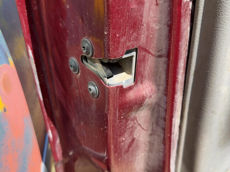 2003 Chevrolet Venture Front Door Latch LH