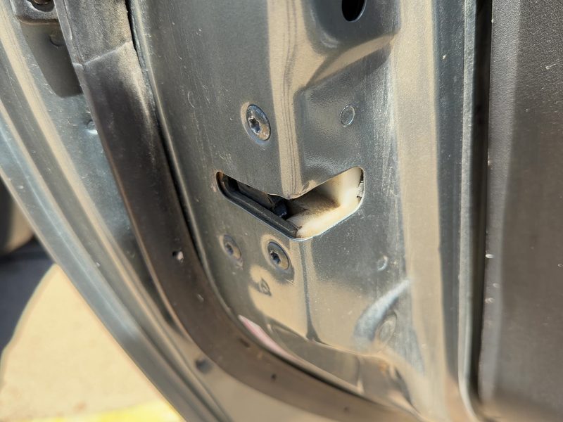 2007 Mitsubishi Eclipse Front Door Latch LH