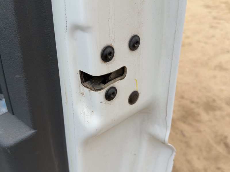2005-2011 Dodge Dakota (mid-size) Front Door Latch RH