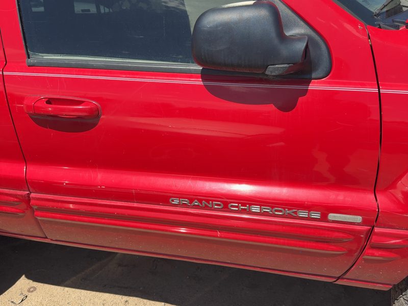 1999-2004 Jeep Grand Cherokee Front Door RH