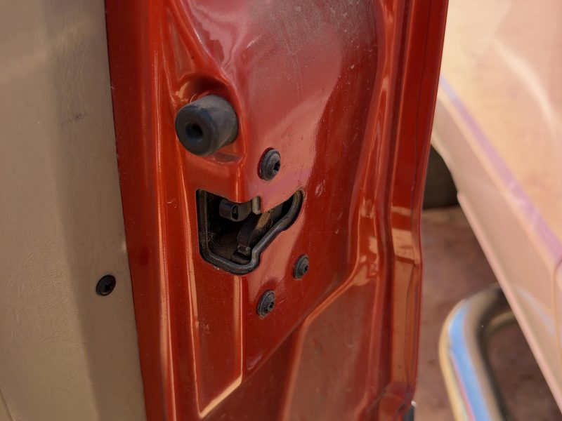 2001-2006 Ford Escape Front Door Latch RH