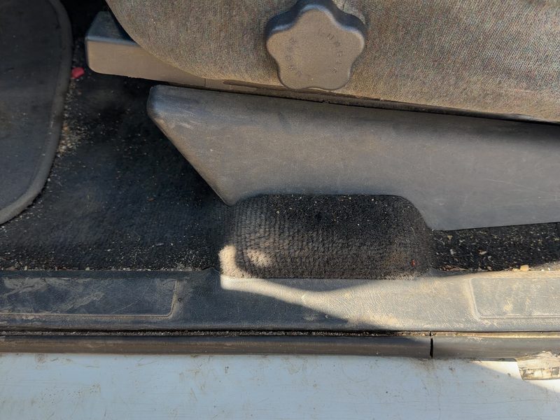 2002 Blazer S10/jimmy S15 Seat Track LH