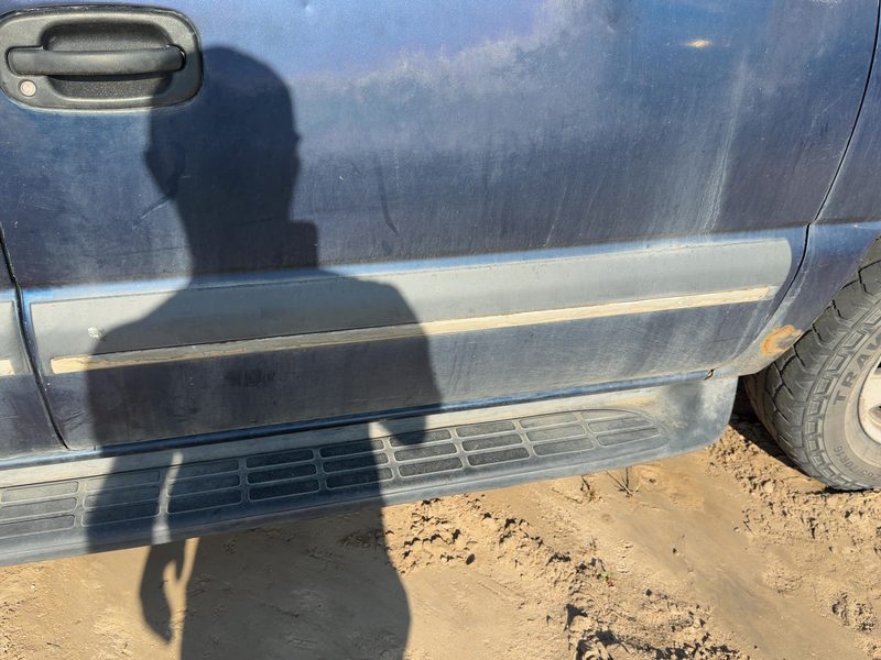 2000-2006 Chevy/gmc Suburban 1500 Series Front Door Moulding RH
